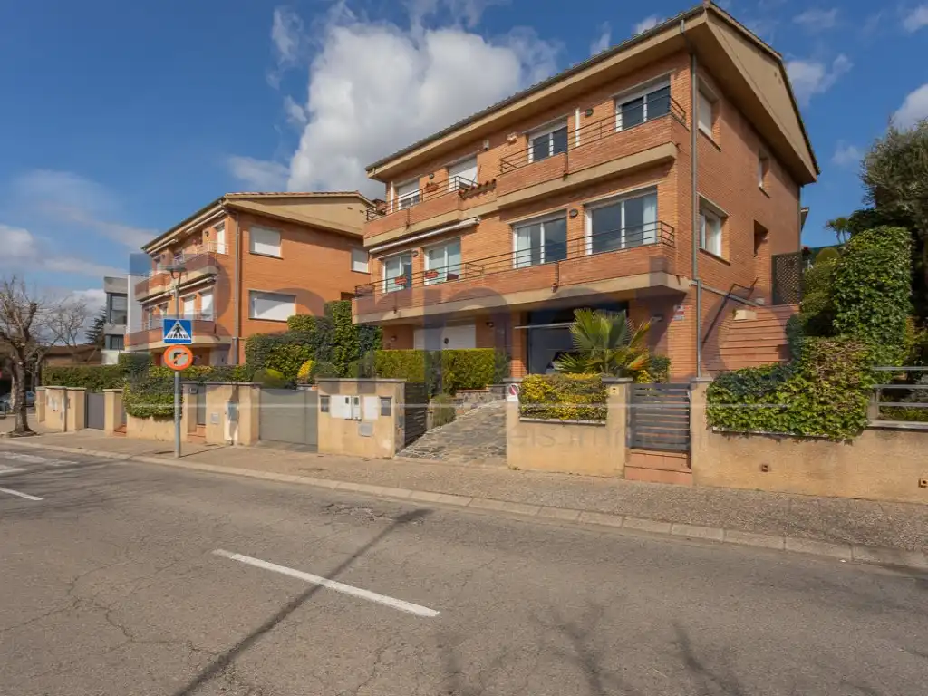 Exterior view of Houses for sale in Girona  with Air Conditioner