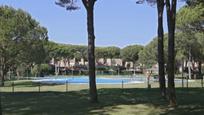 Piscina de Casa adosada en venda en Chiclana de la Frontera amb Jardí privat i Piscina comunitària