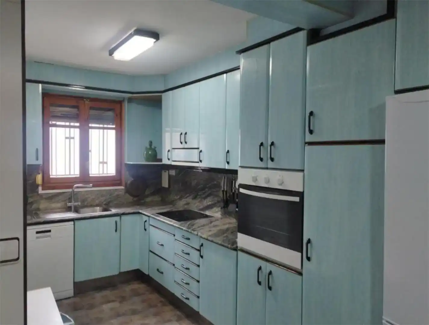 Cuina de Casa adosada de lloguer en Villar del Arzobispo amb Aire condicionat, Parquet i Moblat