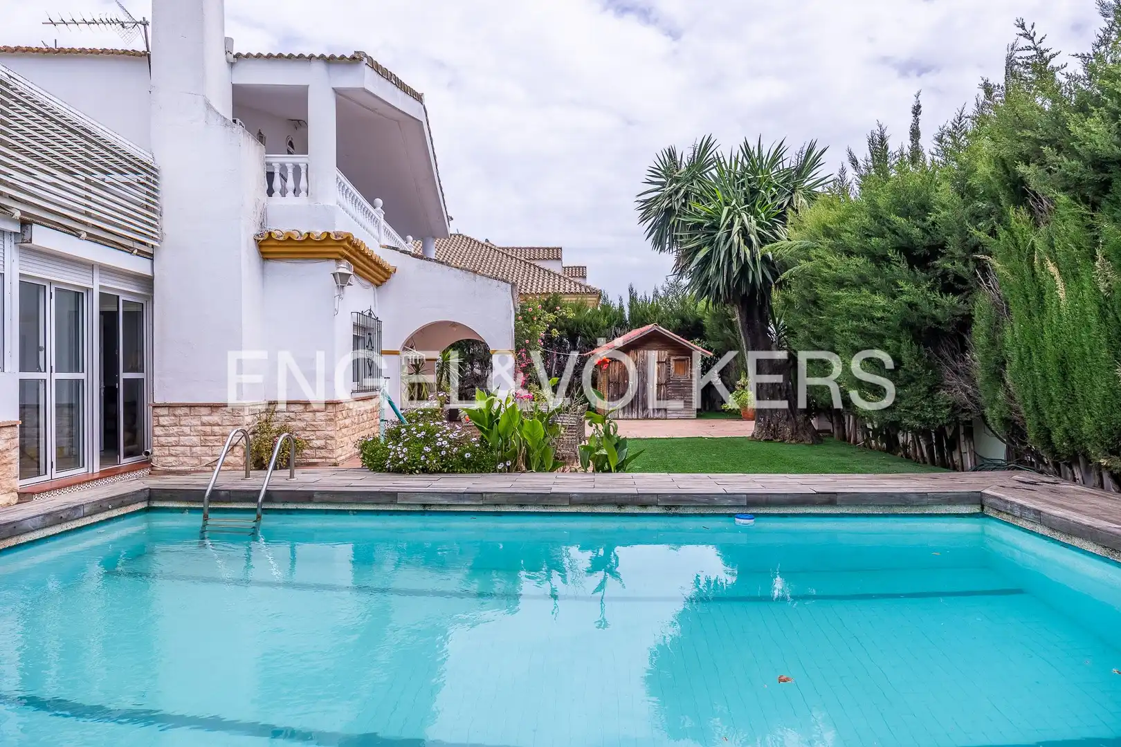 Vista exterior de Casa o xalet en venda en Dos Hermanas amb Calefacció