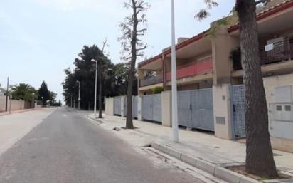 Vista exterior de Casa adosada en venda en Gilet amb Traster i Piscina