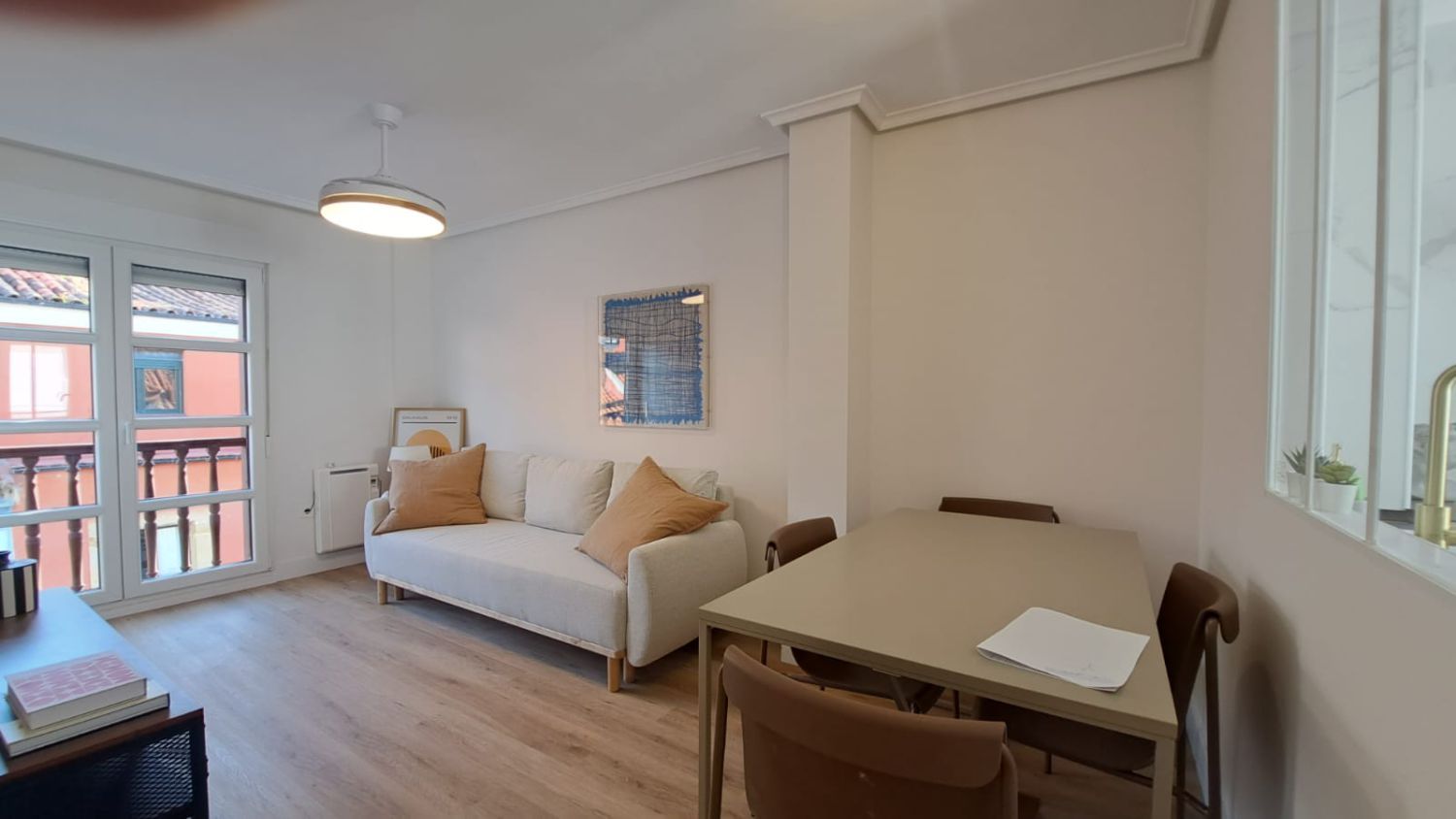 Sala de estar de Apartamento de alquiler en Gijón  con Aire acondicionado, Calefacción y Amueblado