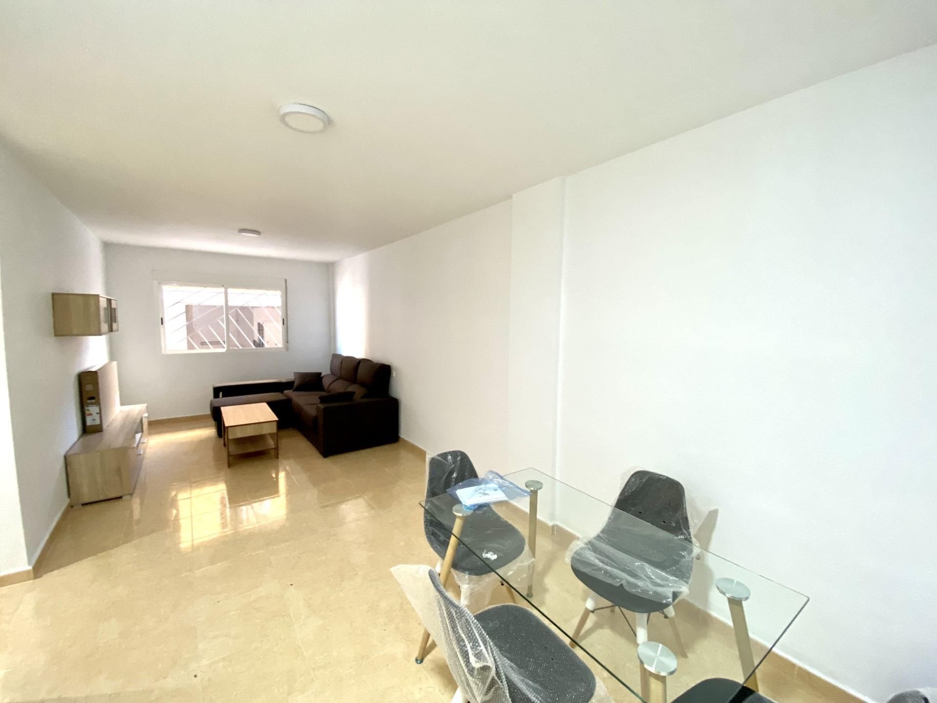 Sala d'estar de Pis de lloguer en Almoradí amb Calefacció, Jardí privat i Piscina comunitària