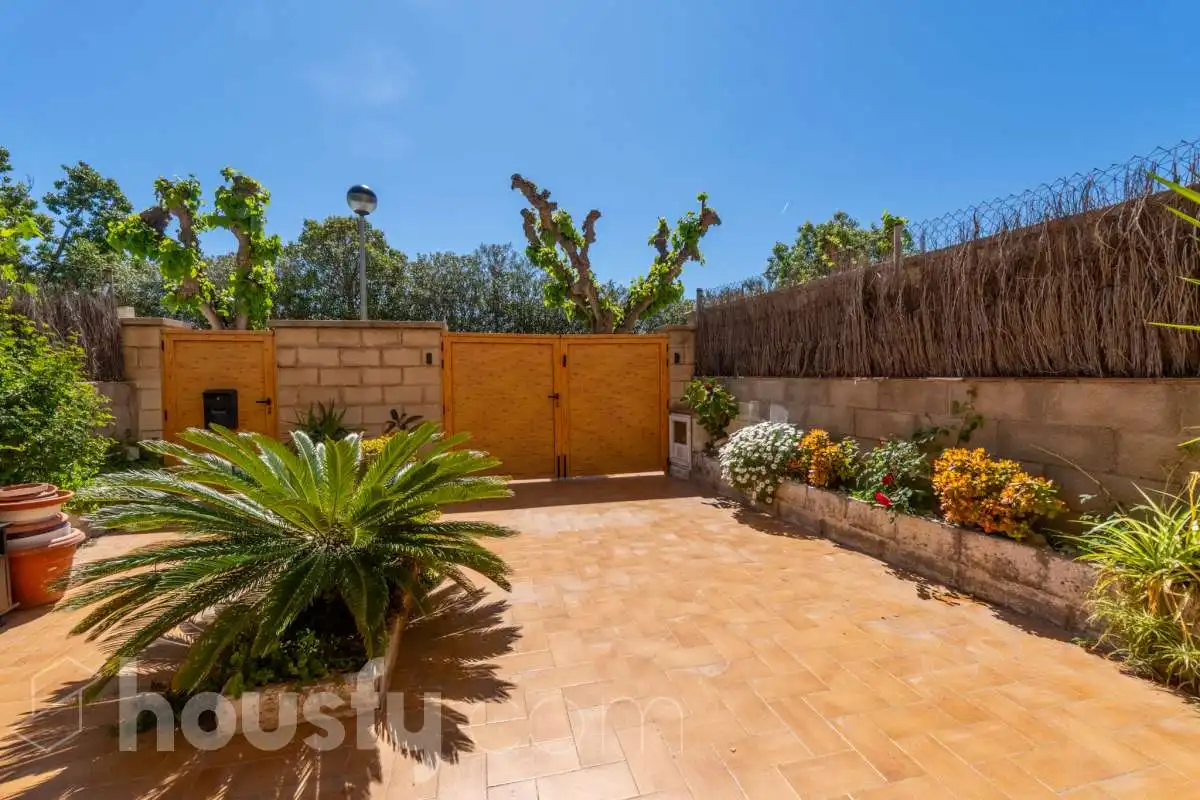 Garden of Houses for sale in Vilanova i la Geltrú  with Air Conditioner, Heating and Private garden