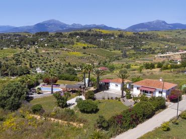 Casa rústica amb piscina en venda a Pizarra