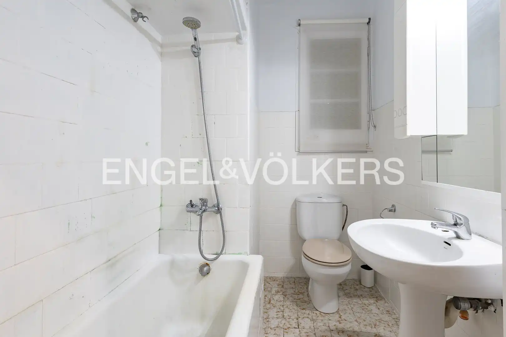 Baño de Piso en venta en Barcelona con Calefacción, Terraza y Balcón