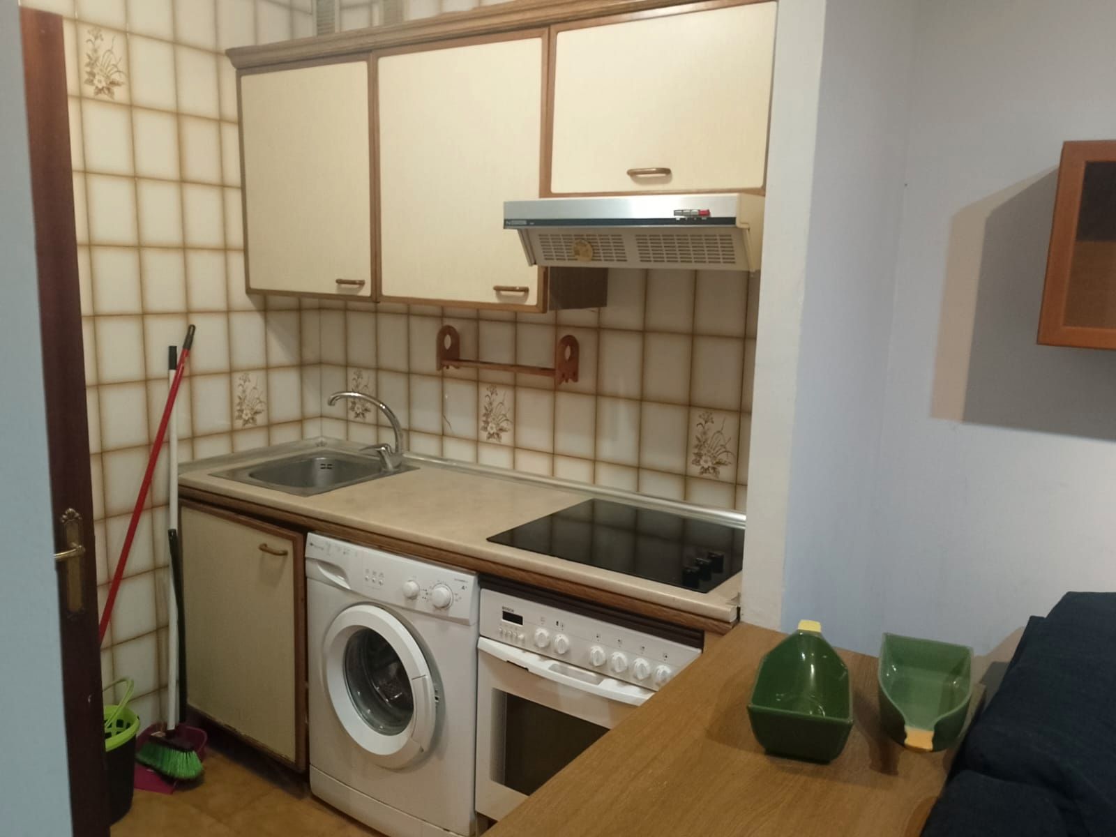 Cocina de Apartamento de alquiler en Oviedo  con Calefacción, Parquet y Amueblado