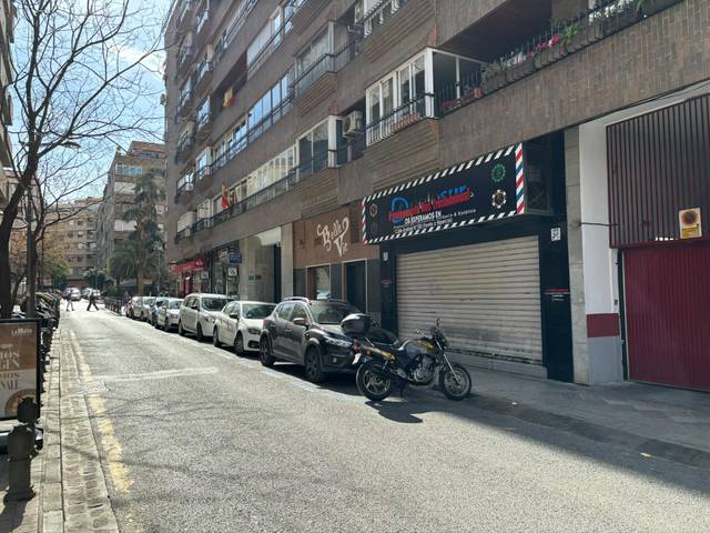 Local comercial en Alquiler en Calle TRAJANO en Camino de Ronda