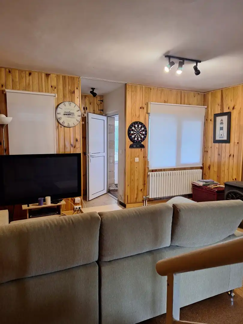 Sala d'estar de Casa adosada en venda en Hermandad de Campoo de Suso amb Jardí privat