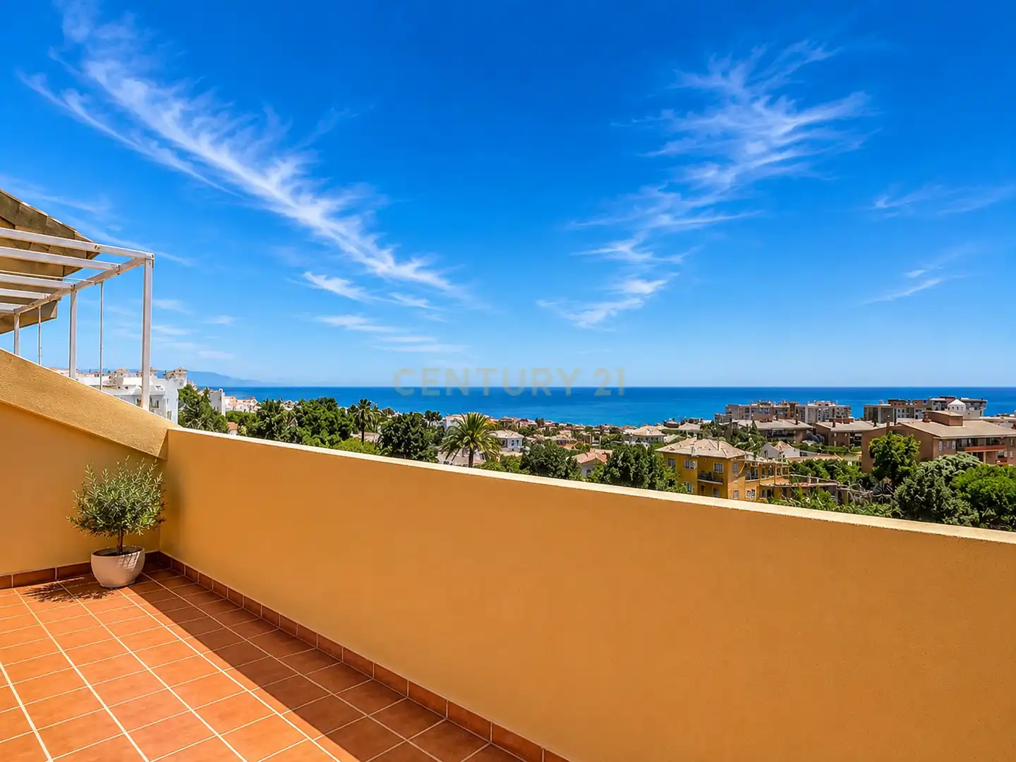 Vista exterior de Apartament en venda en Benalmádena amb Aire condicionat i Balcó