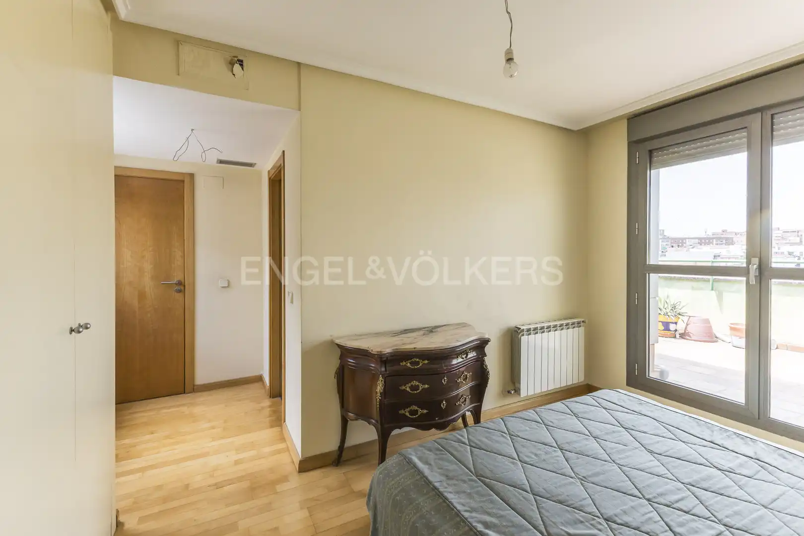 Habitación de Ático en venta en Madrid con Calefacción y Terraza