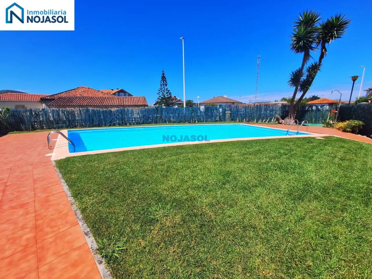 Piscina de Apartamento de alquiler en Noja con Calefacción, Terraza y Amueblado