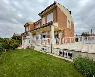 Exterior view of House or chalet for sale in Cuzcurrita de Río Tirón  with Heating, Private garden and Parquet flooring