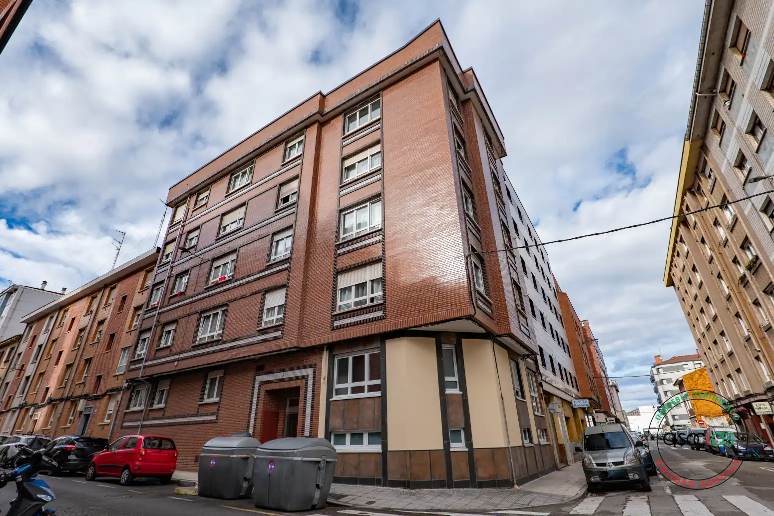 Vista exterior de Pis en venda en Gijón  amb Calefacció