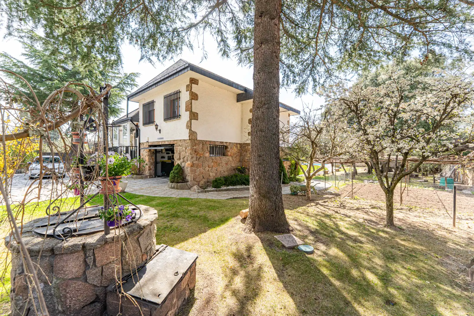Exterior view of Houses for sale in Alpedrete  with Furnished