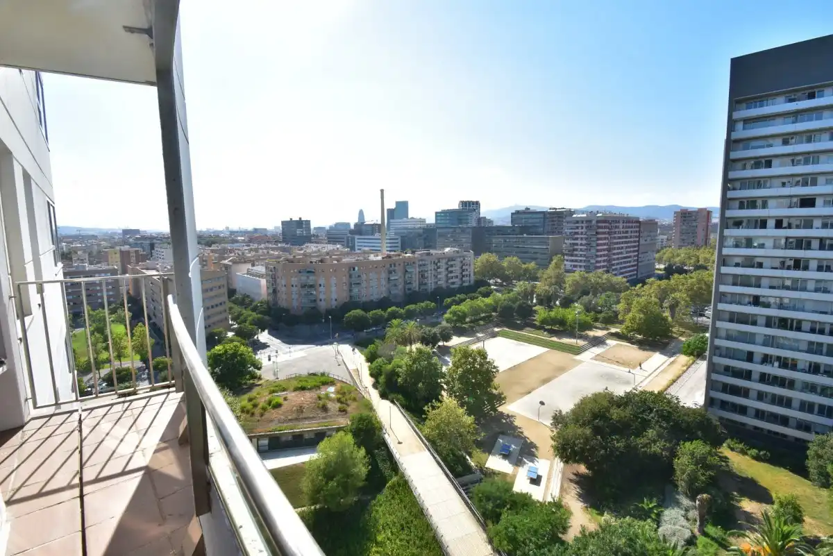 Außenansicht von Wohnung zur Miete in Barcelona mit Klimaanlage, Heizung und Privatgarten