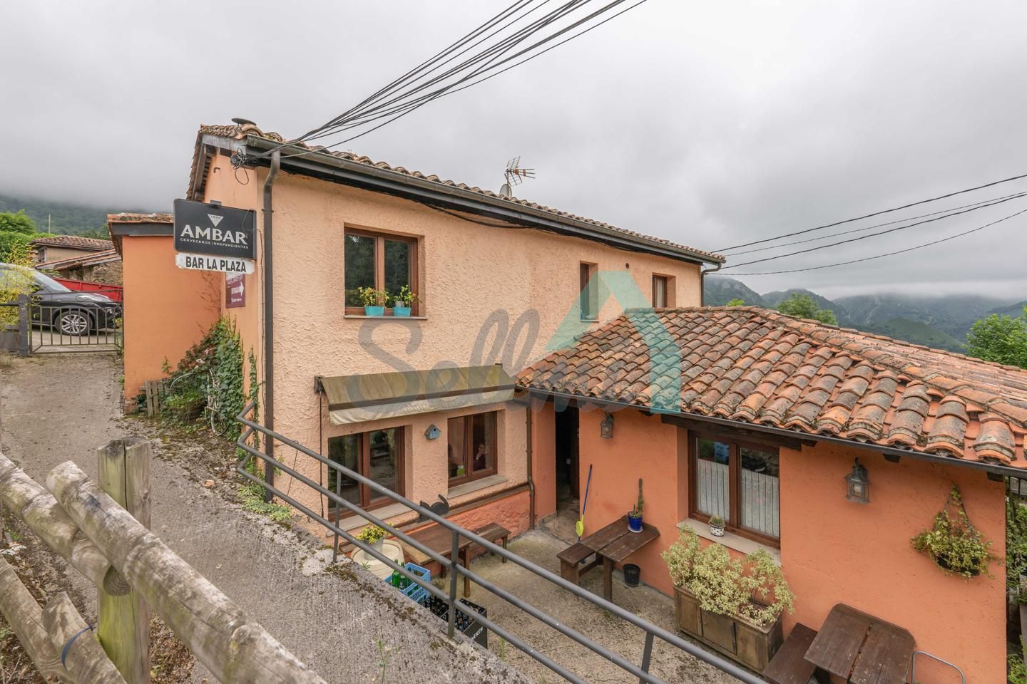 Vista exterior de Casa o xalet en venda en Sobrescobio amb Calefacció, Jardí privat i Terrassa