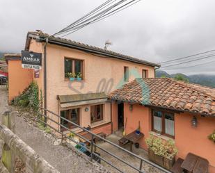 Vista exterior de Casa o xalet en venda en Sobrescobio amb Calefacció, Jardí privat i Terrassa