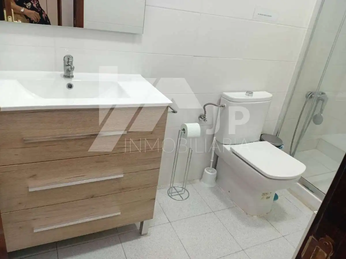 Wohnung zur Miete in Calle Buensuceso, Centro - Sagrario