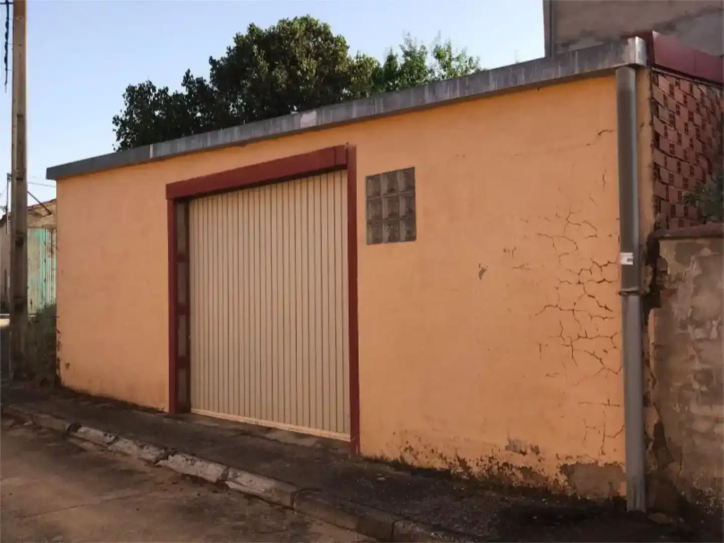 Vista exterior de Casa adosada en venda en Fuentepinilla amb Moblat i Balcó