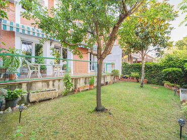 Terraced house with pool for sale in Calle Aragonito