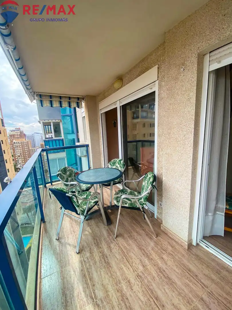 Terrassa de Pis de lloguer en Benidorm amb Piscina, Moblat i Balcó