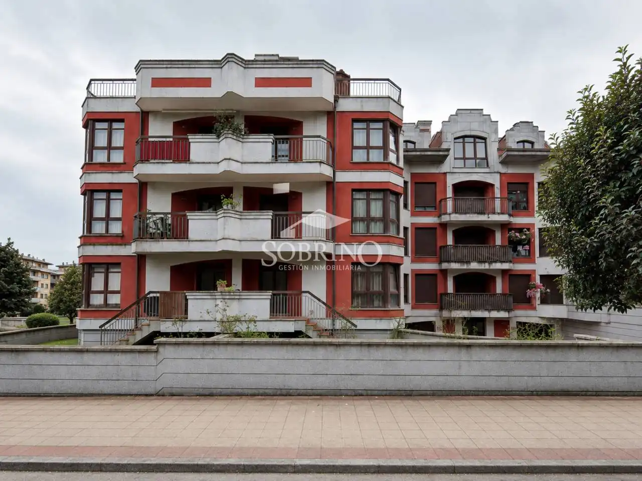 Vista exterior de Piso en venta en Llanes con Calefacción, Terraza y Alarma
