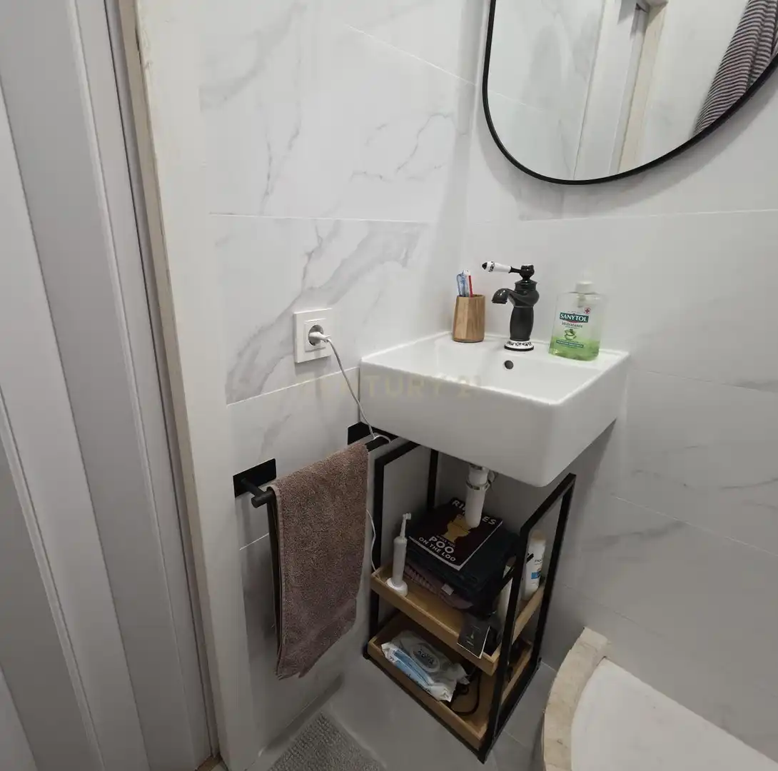 Bathroom of Flat for sale in Barcelona  with Air Conditioner and Balcony