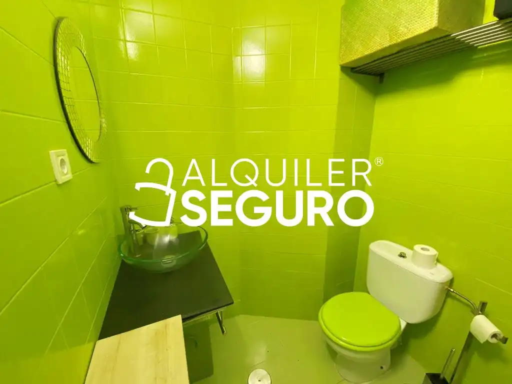 Bathroom of Flat for rent in Madrid  with Air Conditioner, Heating and Terrace