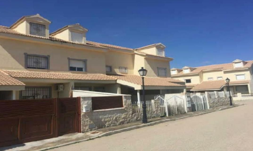 Exterior view of Single-family semi-detached for sale in Horcajo de Santiago