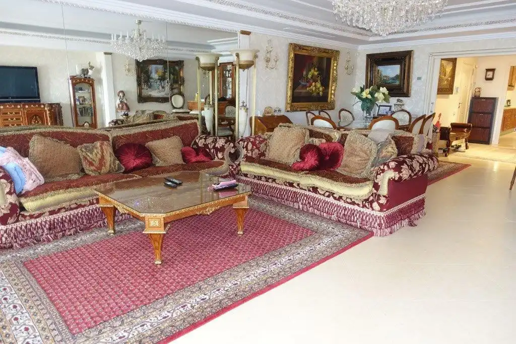 Sala d'estar de Planta baixa de lloguer en Estepona amb Aire condicionat, Terrassa i Piscina