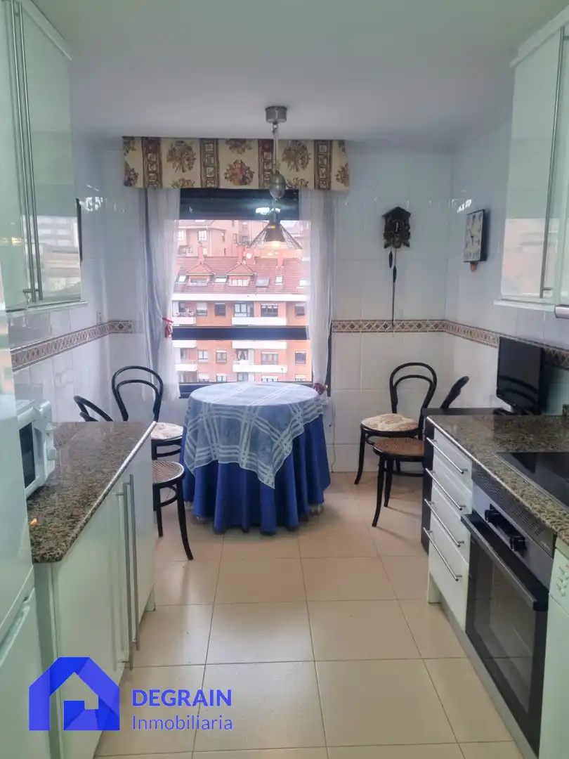 Küche von Wohnung zur Miete in Oviedo  mit Heizung