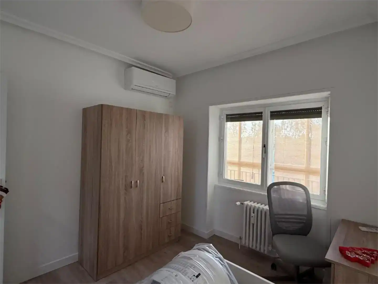 Dormitori de Pis per a compartir en Madrid amb Aire condicionat, Jardí privat i Parquet