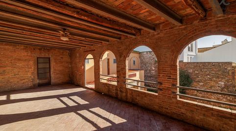 Casa de pueblo con jardín, pajar y gran potencial en Vilabertran