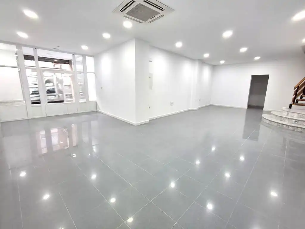 Local comercial de lloguer a La Roda