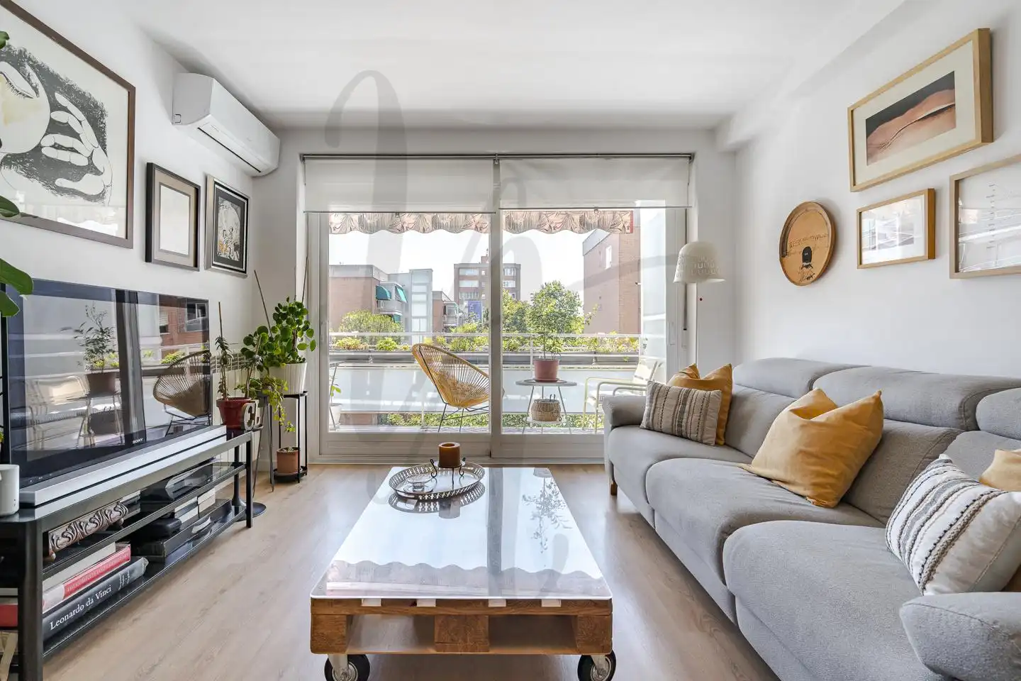 Flat for sale in Carril Del Conde, Canillas