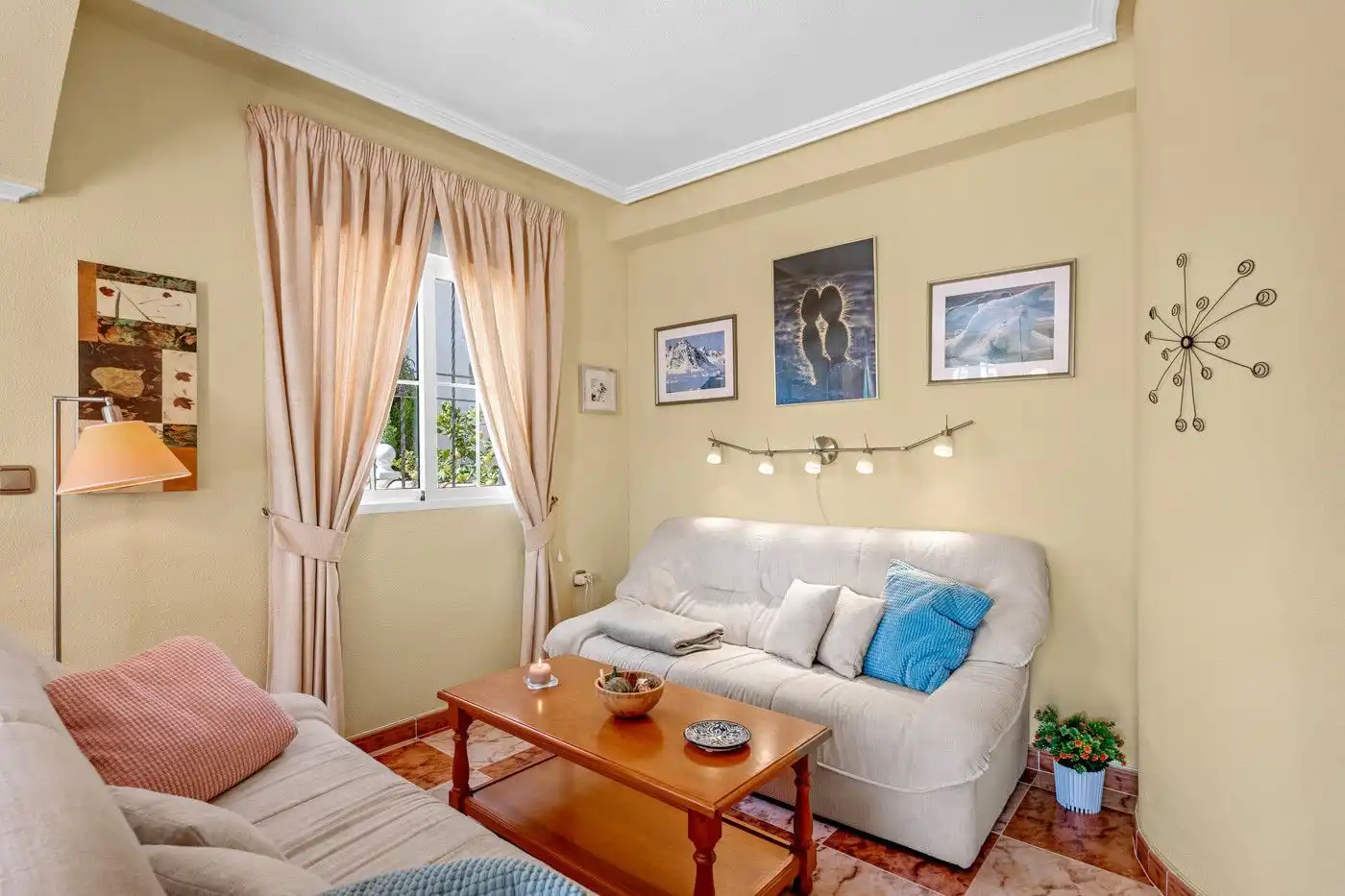 Sala de estar de Casa adosada en venta en Orihuela con Aire acondicionado, Jardín privado y Terraza