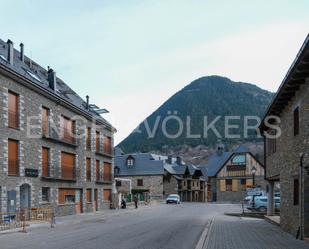 Vista exterior de Pis en venda en Naut Aran amb Terrassa i Balcó