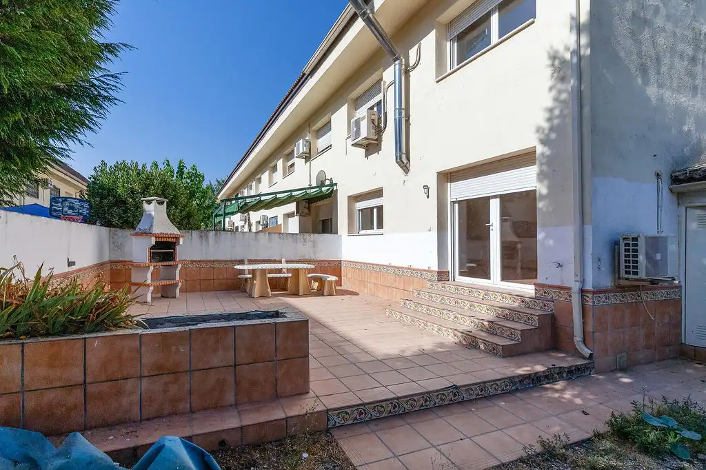 Casa aparellada amb piscina en venda a C/ Veguilla, imagen 30