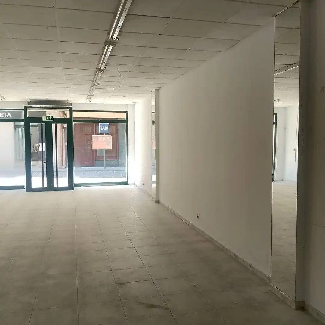 Geschaftsraum zur Miete in Cee