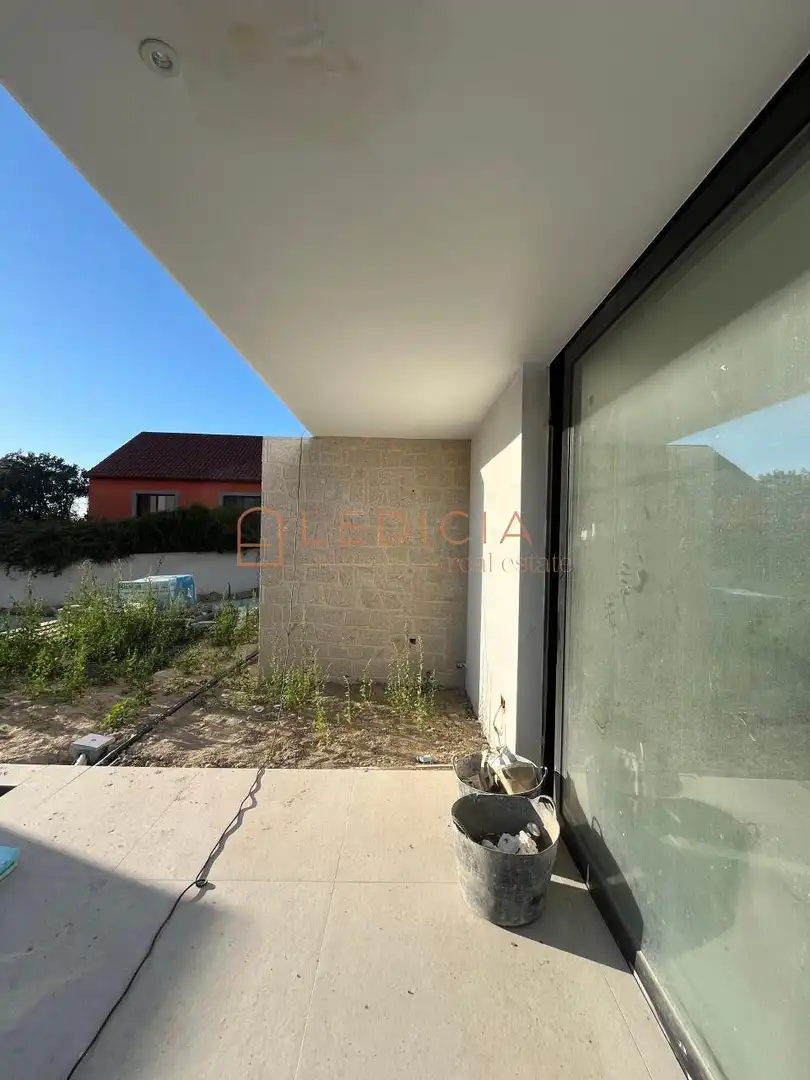 Vista exterior de Casa o chalet en venta en Vigo  con Calefacción, Jardín privado y Parquet