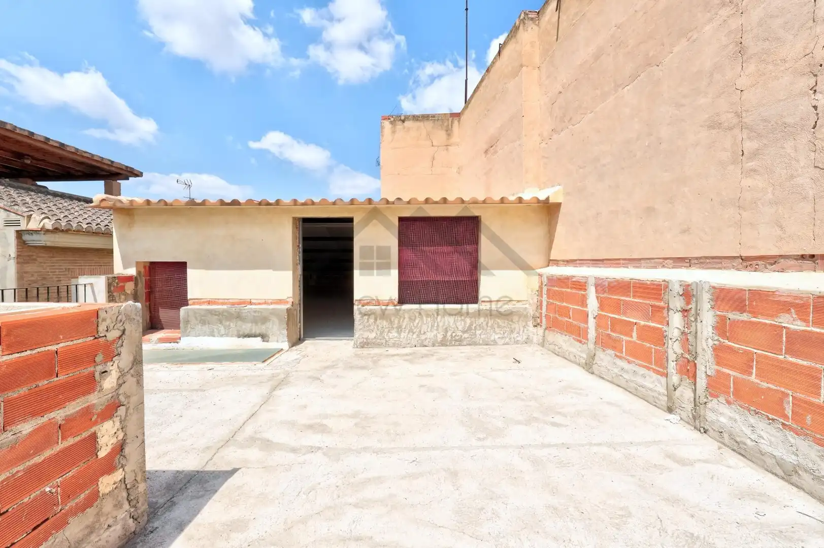 Vista exterior de Finca rústica en venta en La Pobla de Vallbona con Terraza y Balcón