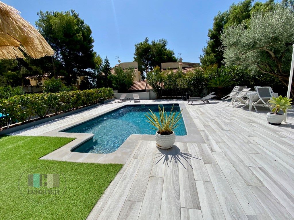 Piscina de Casa o xalet en venda en Benicasim / Benicàssim amb Aire condicionat, Calefacció i Jardí privat