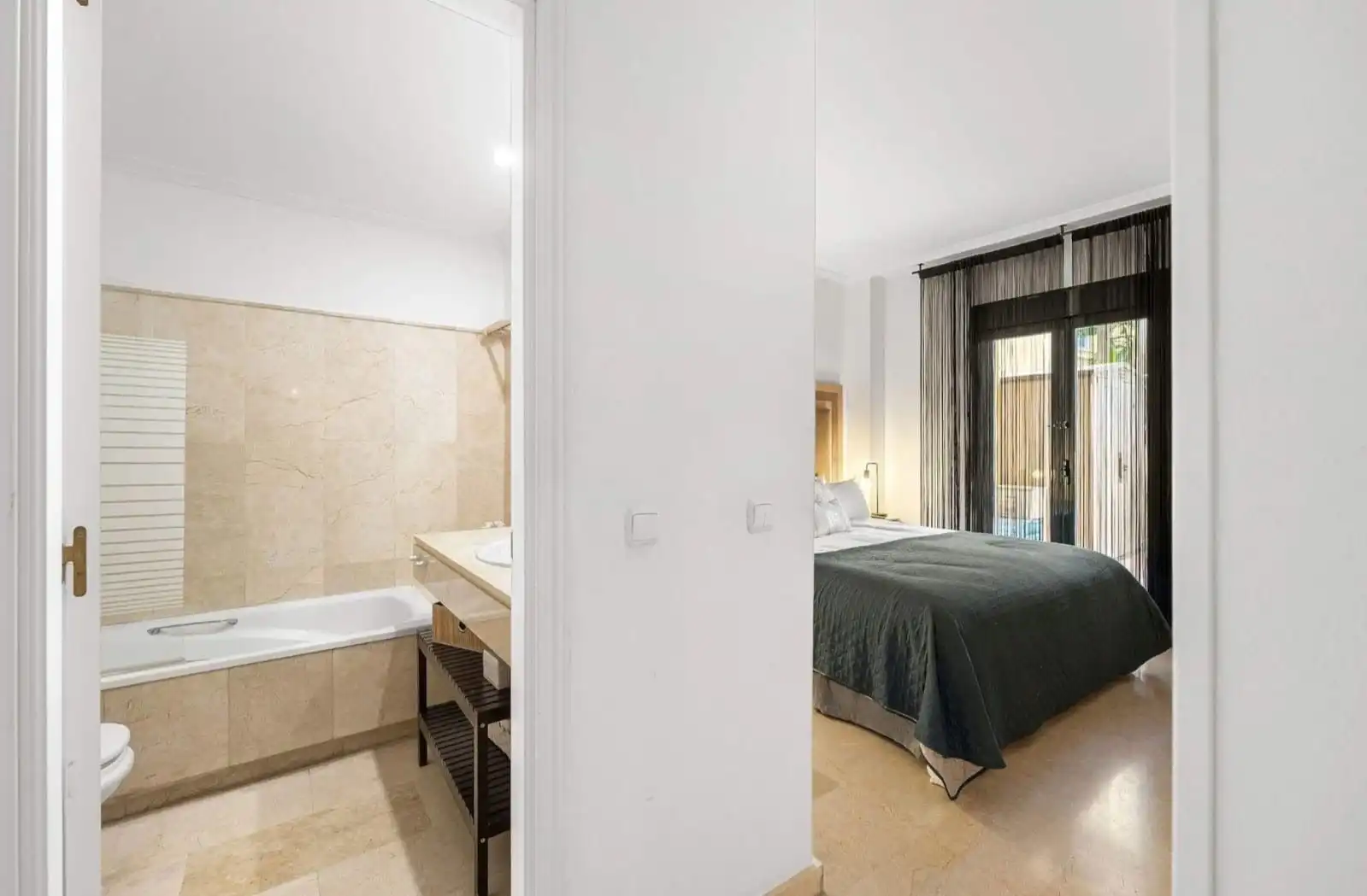 Dormitori de Apartament de lloguer en Marbella amb Aire condicionat, Calefacció i Terrassa