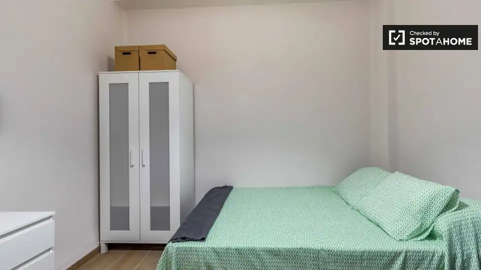 Bedroom of Flat for rent in Valencia  with Air Conditioner, Heating and Furnished
