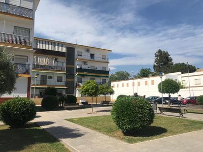 Vista exterior de Pis en venda en La Rinconada amb Aire condicionat i Terrassa