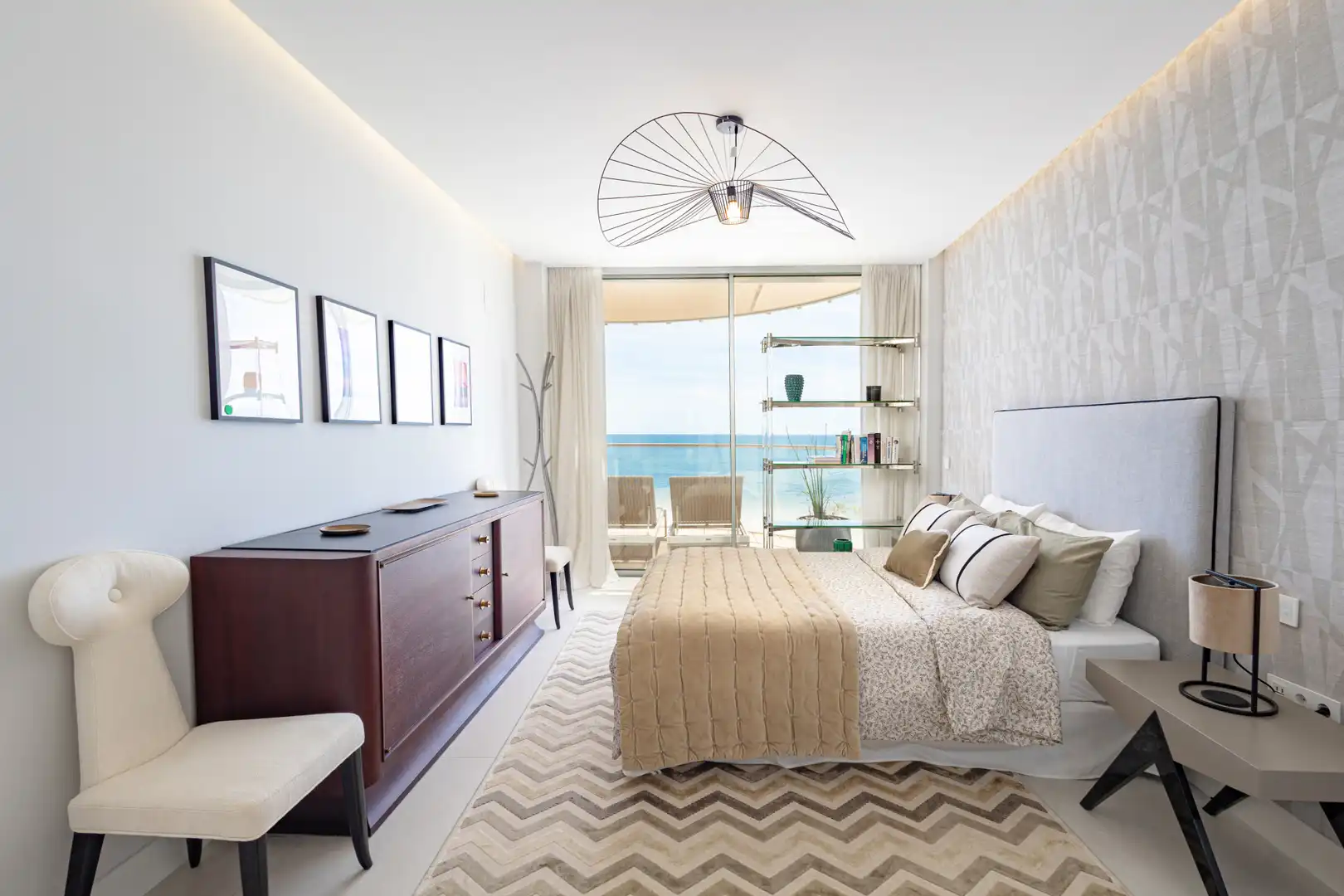 Habitación de Apartamento en venta en Estepona con Aire acondicionado, Calefacción y Terraza