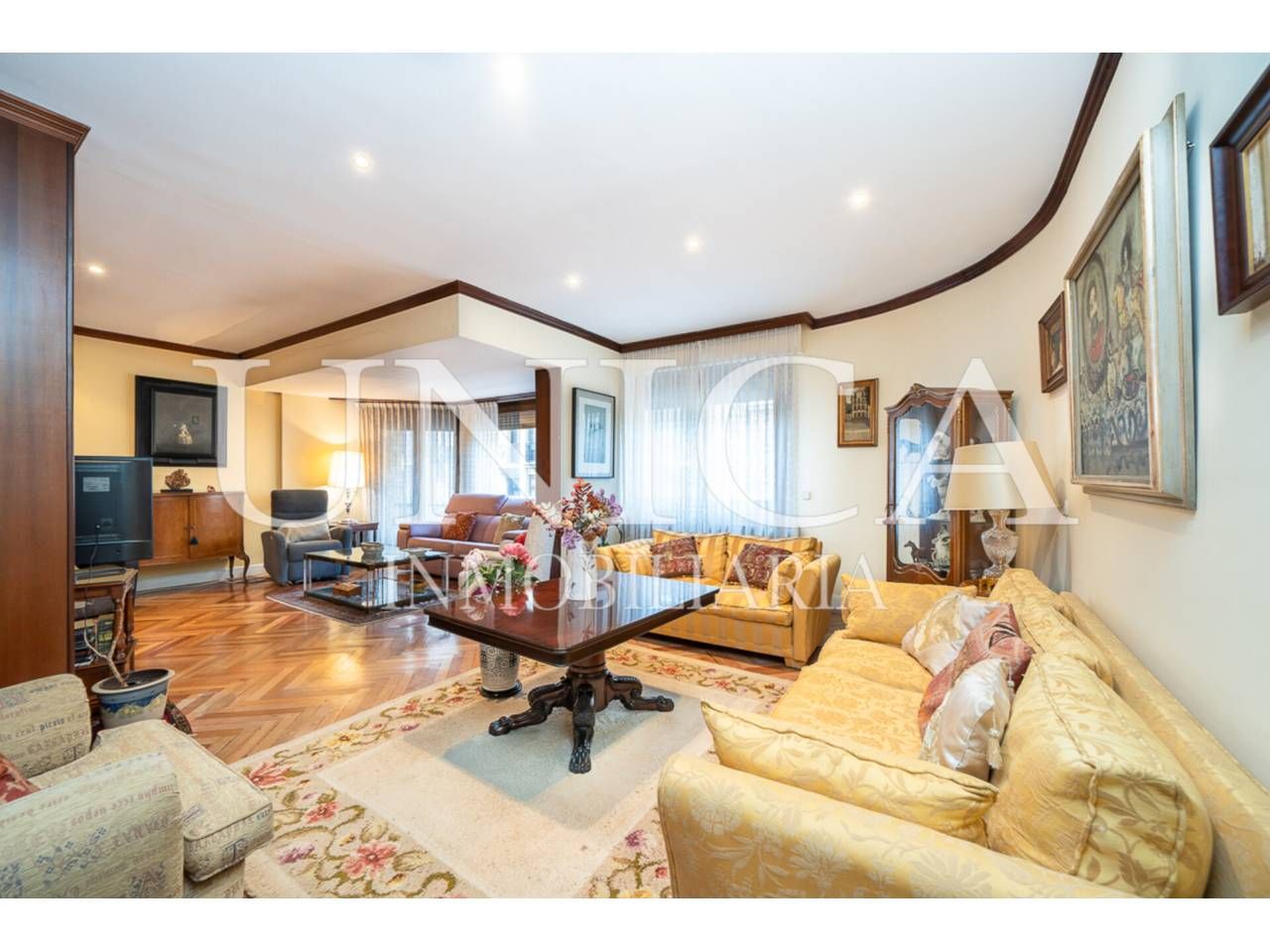 Sala d'estar de Pis en venda en  Madrid Capital amb Aire condicionat, Calefacció i Parquet