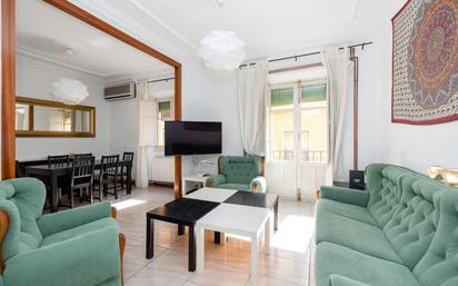 Living room of Flat for sale in  Granada Capital  with Air Conditioner and Balcony