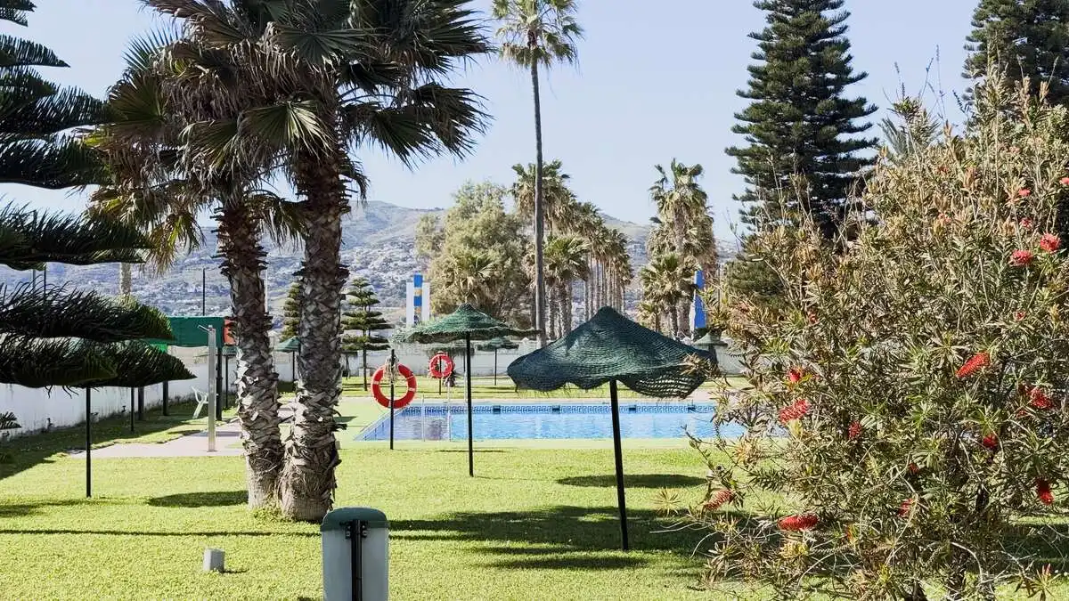 Piscina de Pis en venda en Salobreña amb Terrassa, Moblat i Microones